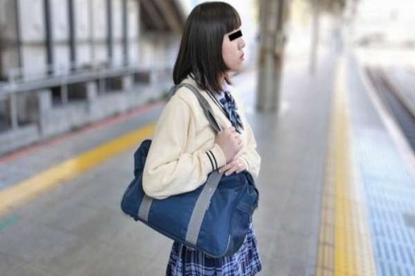 10MUSUME-030125_01 — A girl in uniform was the target of eating