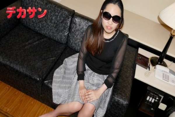 10MUSUME-110221-01 10MUSUME-110221_01 — Big Sunglasses – Don't Take Off Your Sunglasses Because You Don't Want Your Parents To Find Out.