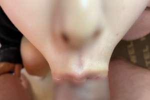 FC2-PPV-4656561 [Private shoot] Beautiful 22-year-old with beautiful legs gives amazing blowjob and unwashed anal licking, and then cums twice in a row and swallows [full face revealed]