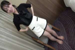 FC2-PPV-4673073 [SSS class] A popular announcer shows off her gorgeous naked body in public for the first time. Even though she hides her face in embarrassment, her pussy is tight. She is hoping for a deep vaginal ejaculation.