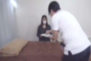 FC2-PPV-4692457 Sale on new products at half price until 6/1! [No/SEX] A housewife in her mid-40s with two husbands came to the store by online reservation. The mature and voluptuous wife seemed tired from playcare, so we gave her a shiatsu massage and ly