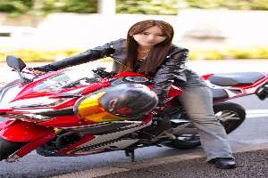 FC2-PPV-4770732 [Limited Price] A beautiful woman with an incredible figure and a motorcycle as her partner. This cool and straightforward woman loses her mind as she cums over and over again during raw sex!